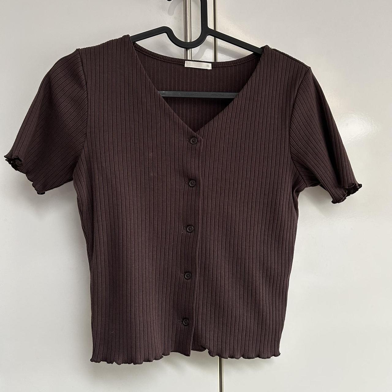 uk only] ♡ gu/uniqlo cropped top/t-shirt Depop
