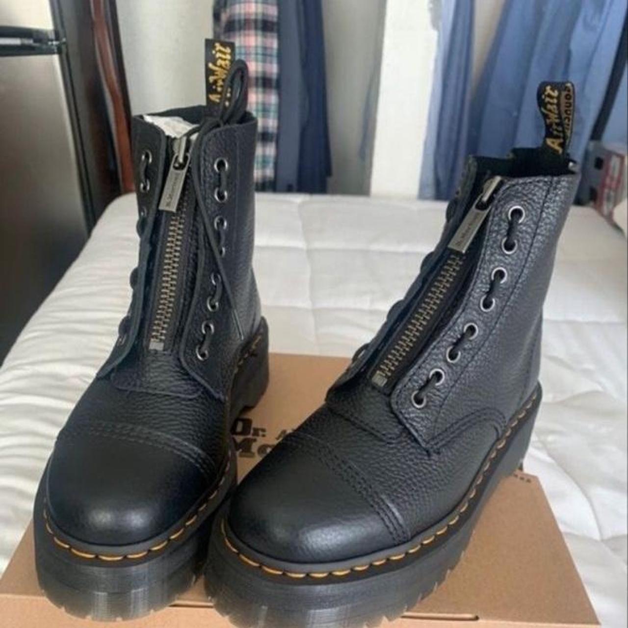dr martens carolyn