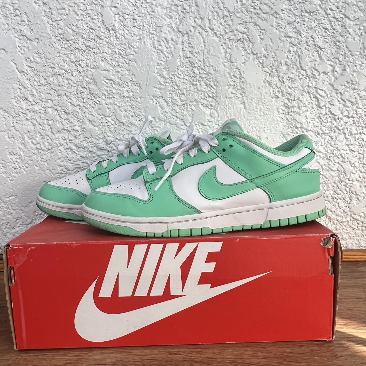 sb dunks green glow