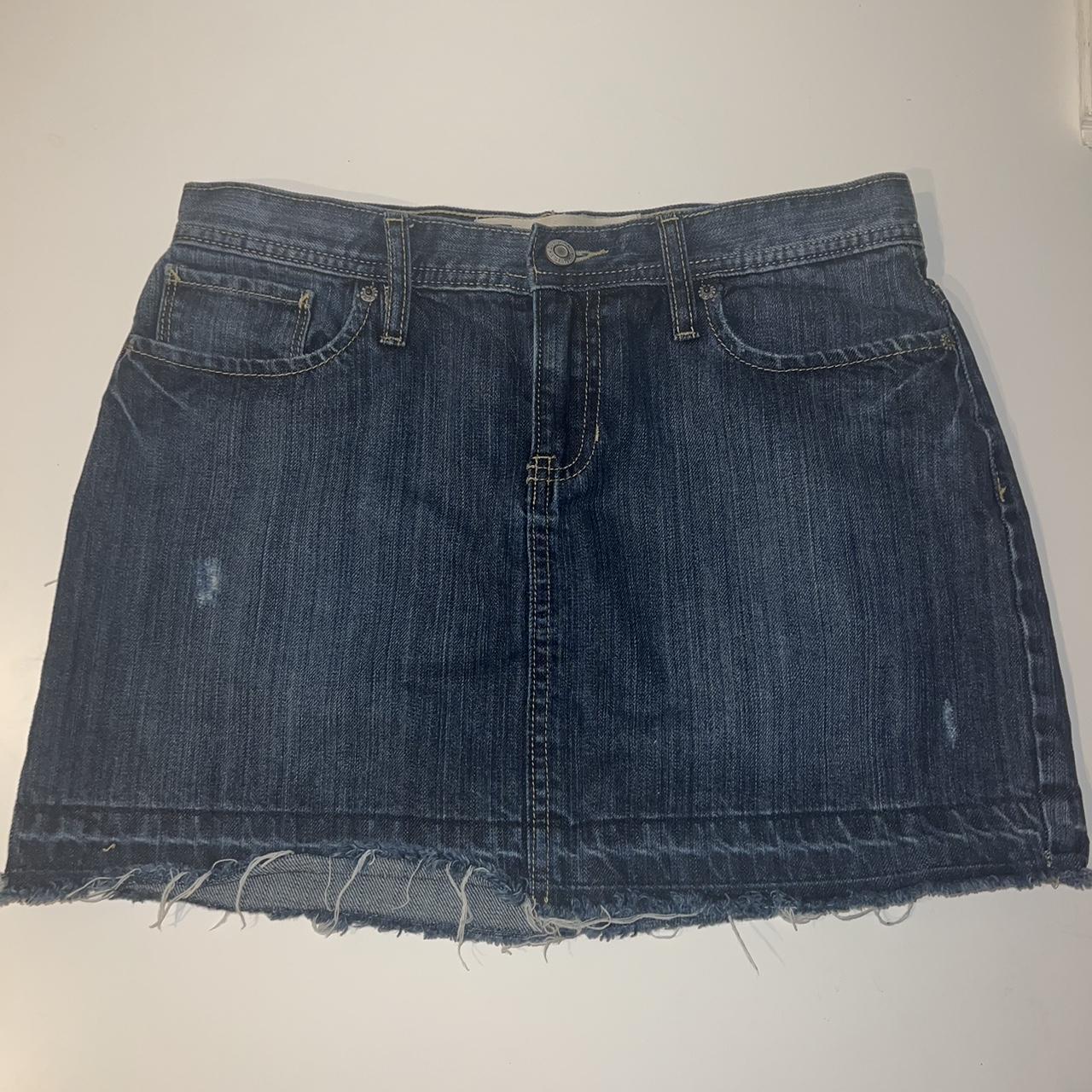 jean mini skirt from Gap. size 4. im 5’6 and its a... - Depop