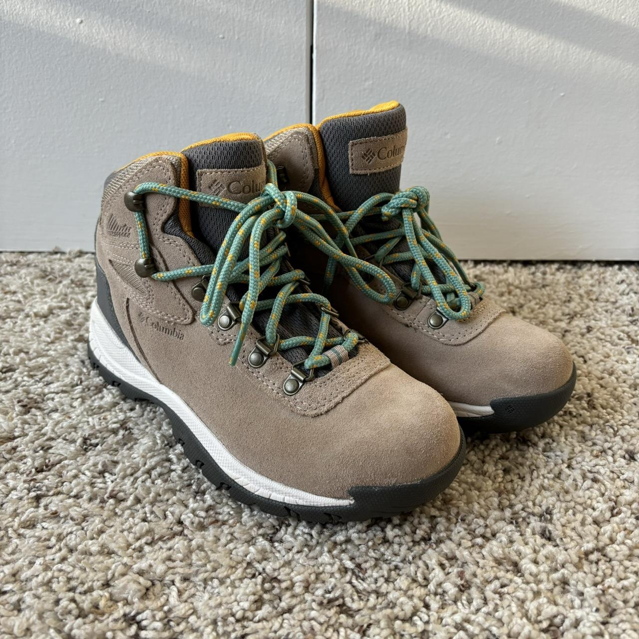 Columbia beige hiking boots - Depop