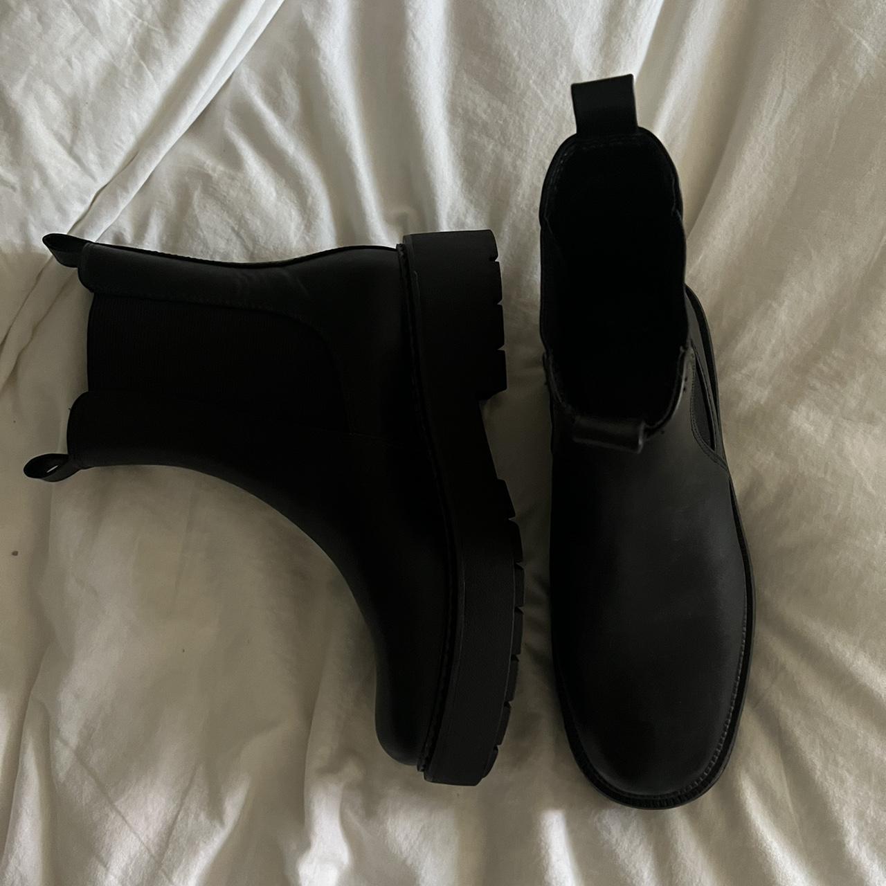 Lug sole Chelsea boots size 7 - Depop