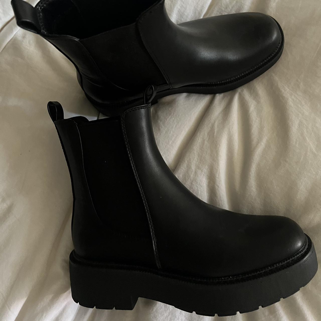 lug leather chelsea boots