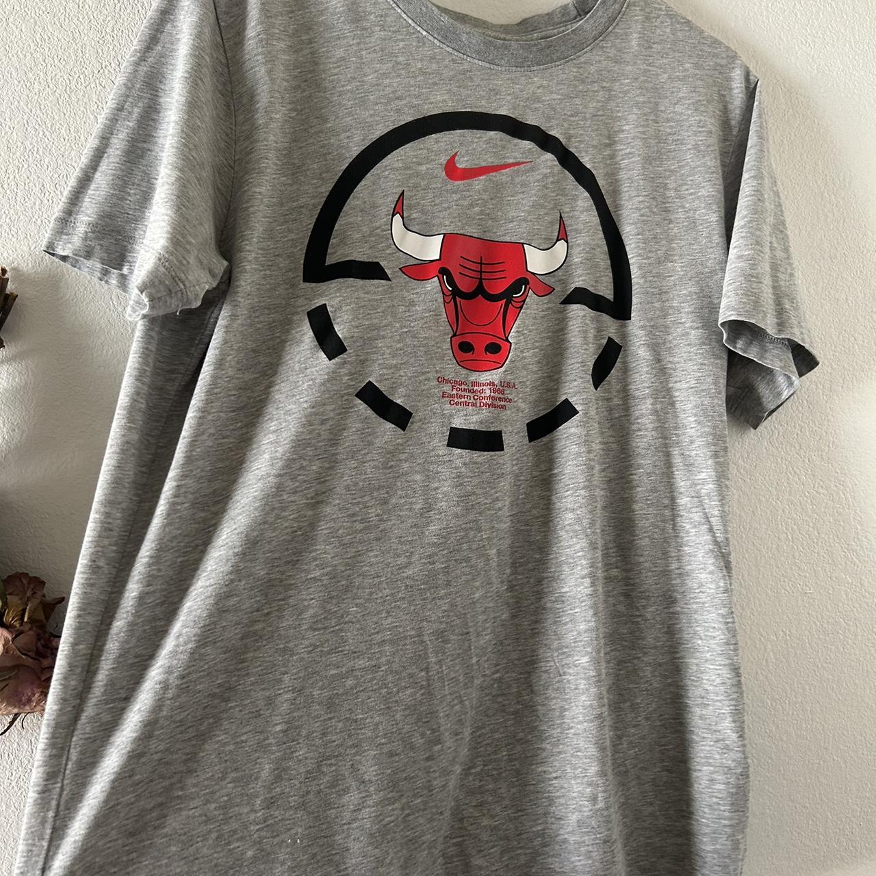 Chicago Bulls T-Shirt size M worn a few times i - Depop