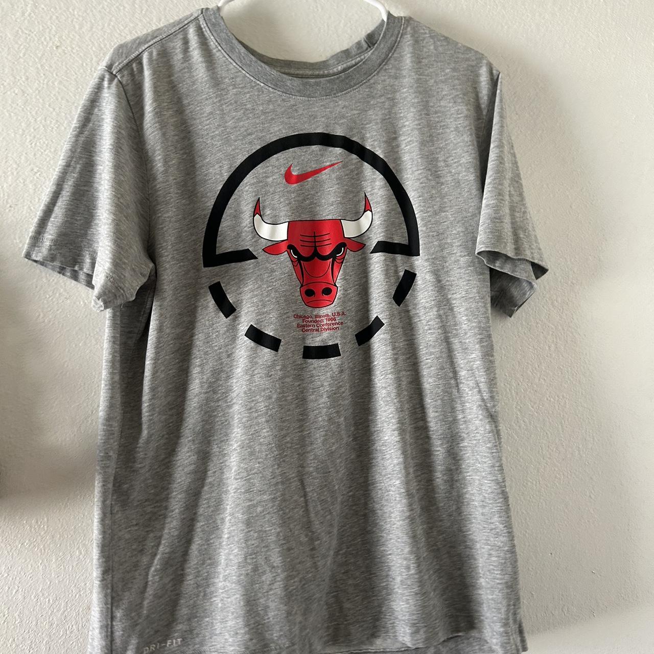Chicago Bulls T-Shirt size M worn a few times i - Depop