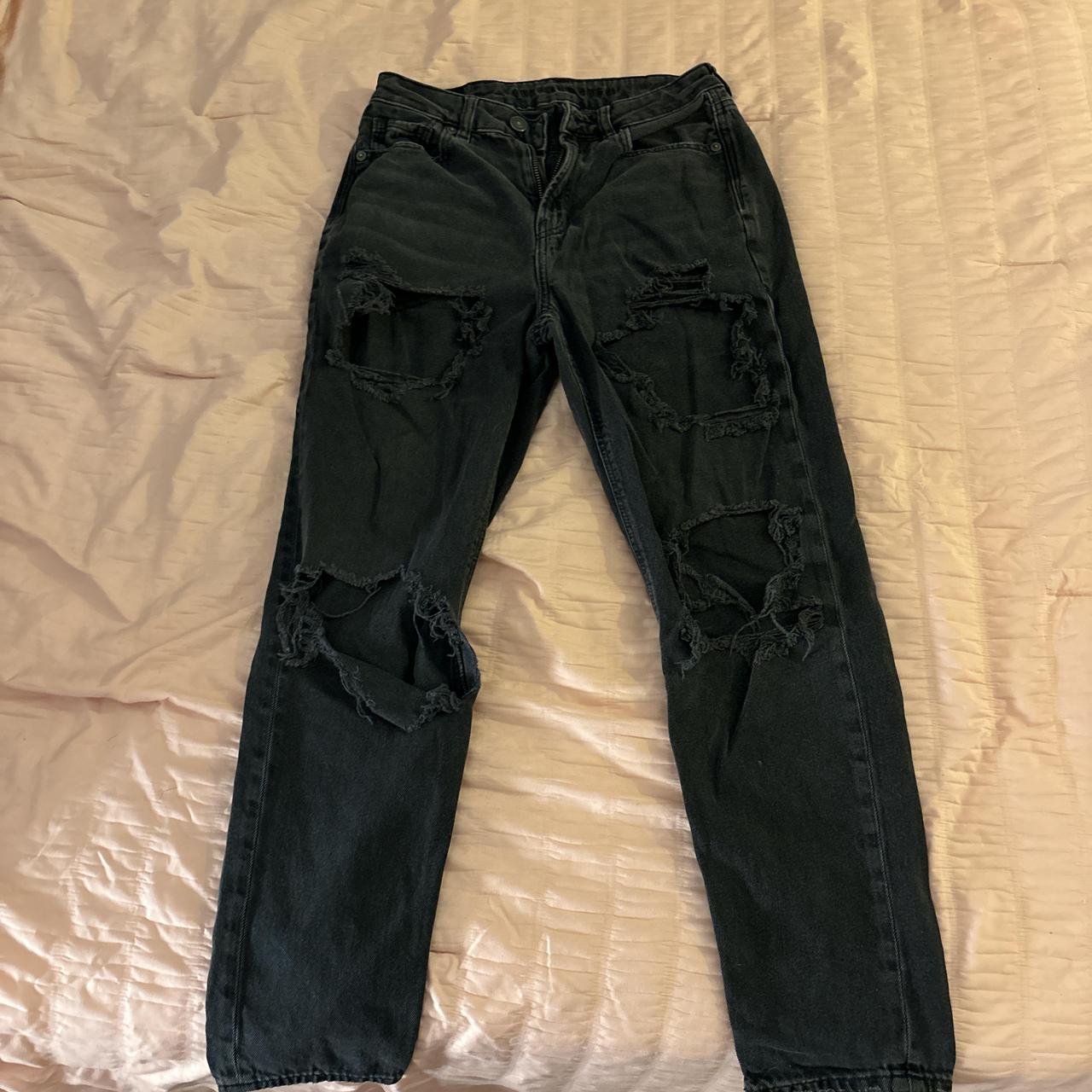 Black ripped American eagle mom jeans