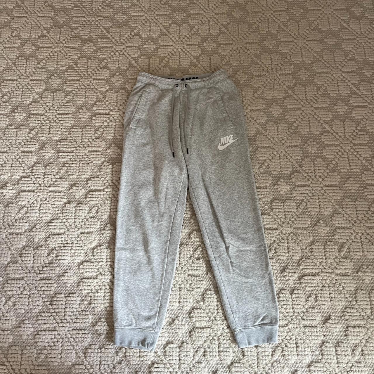 Nike joggers with discount band