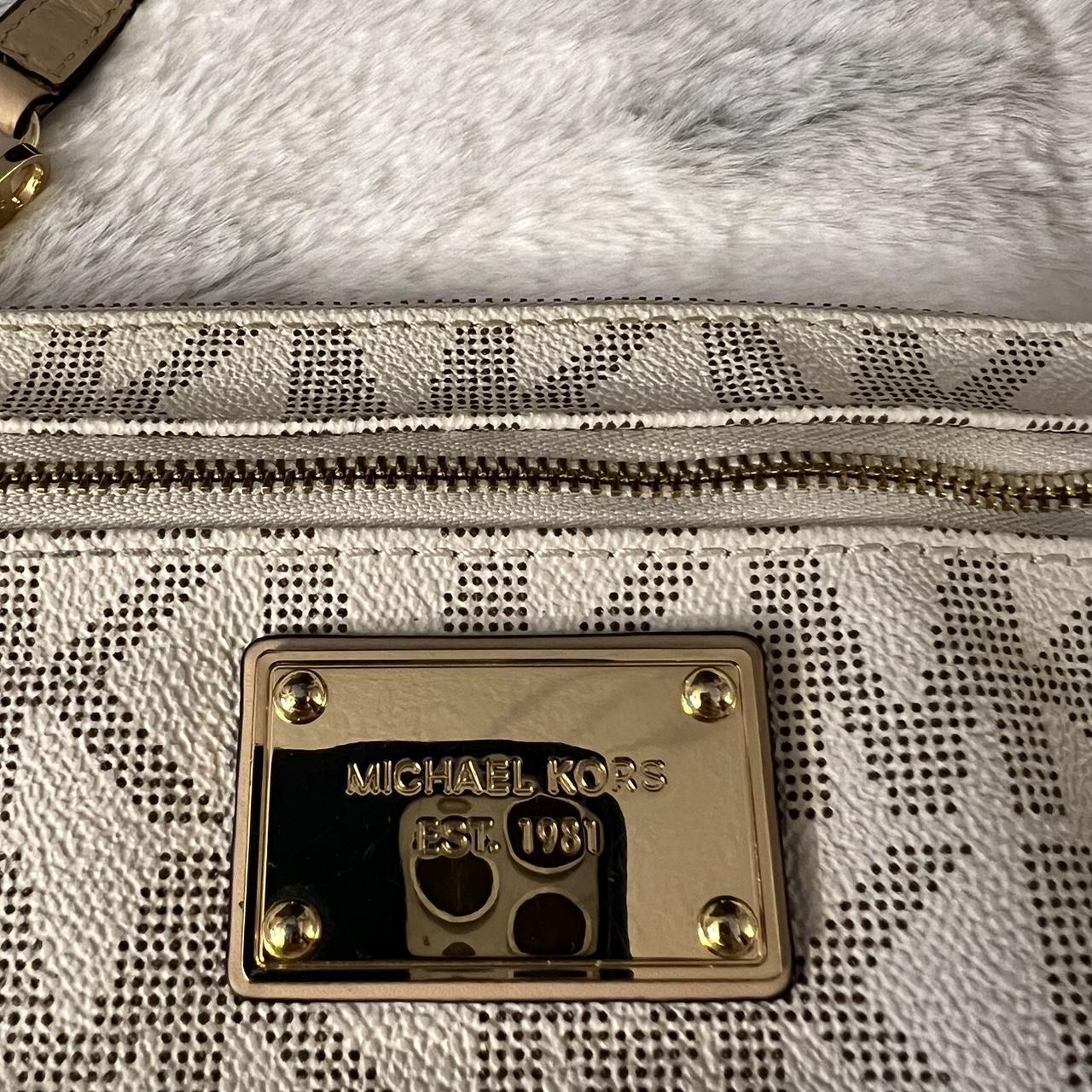 Michael kors white hot sale and gold wallet