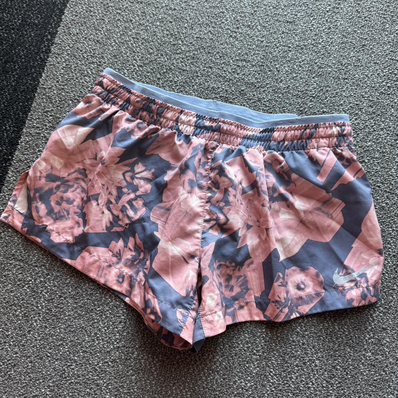 nike floral running shorts perfect fit size XS fits