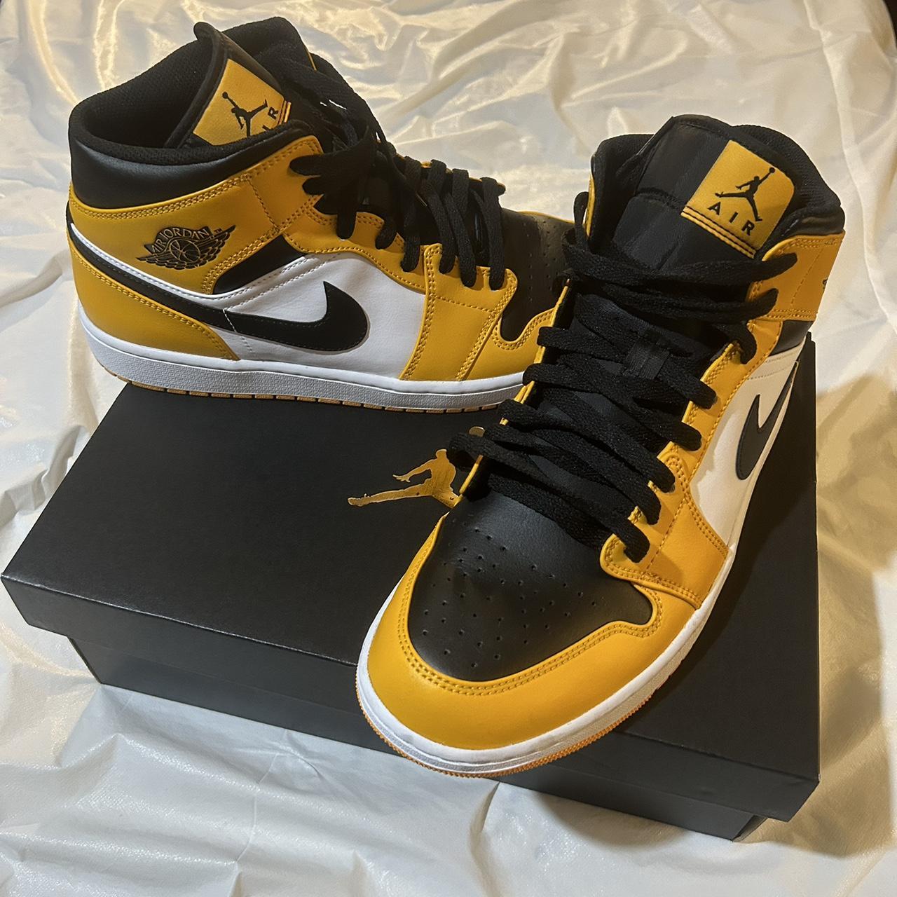 mens yellow and black jordans