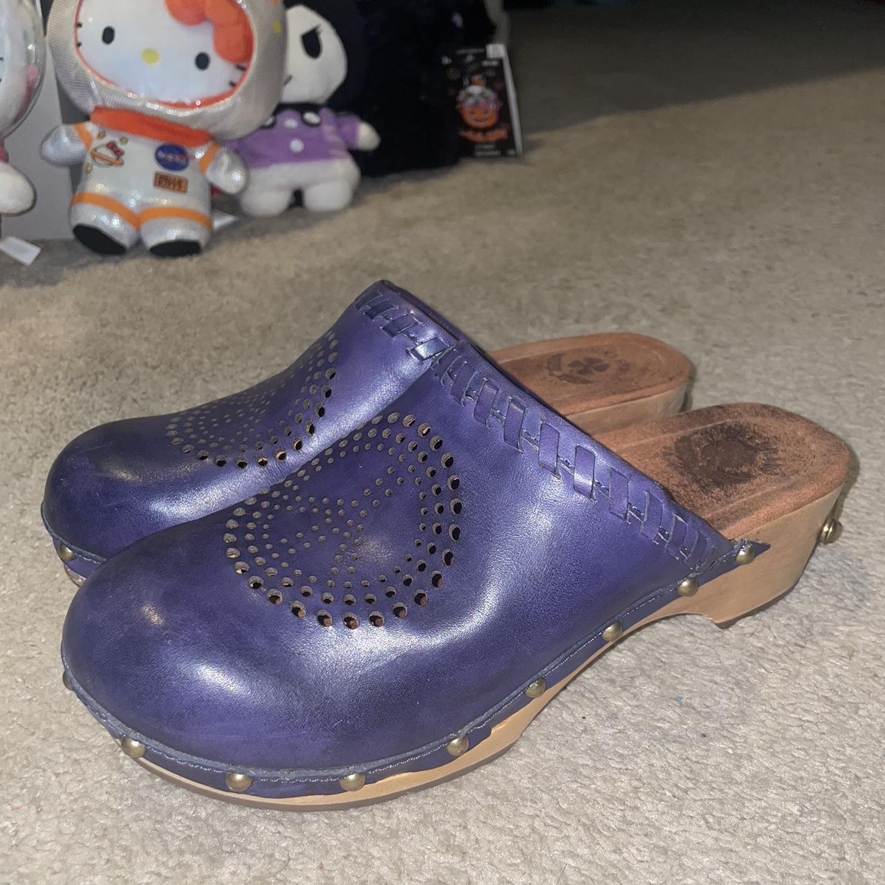 Lucky brand clogs with peace sign online