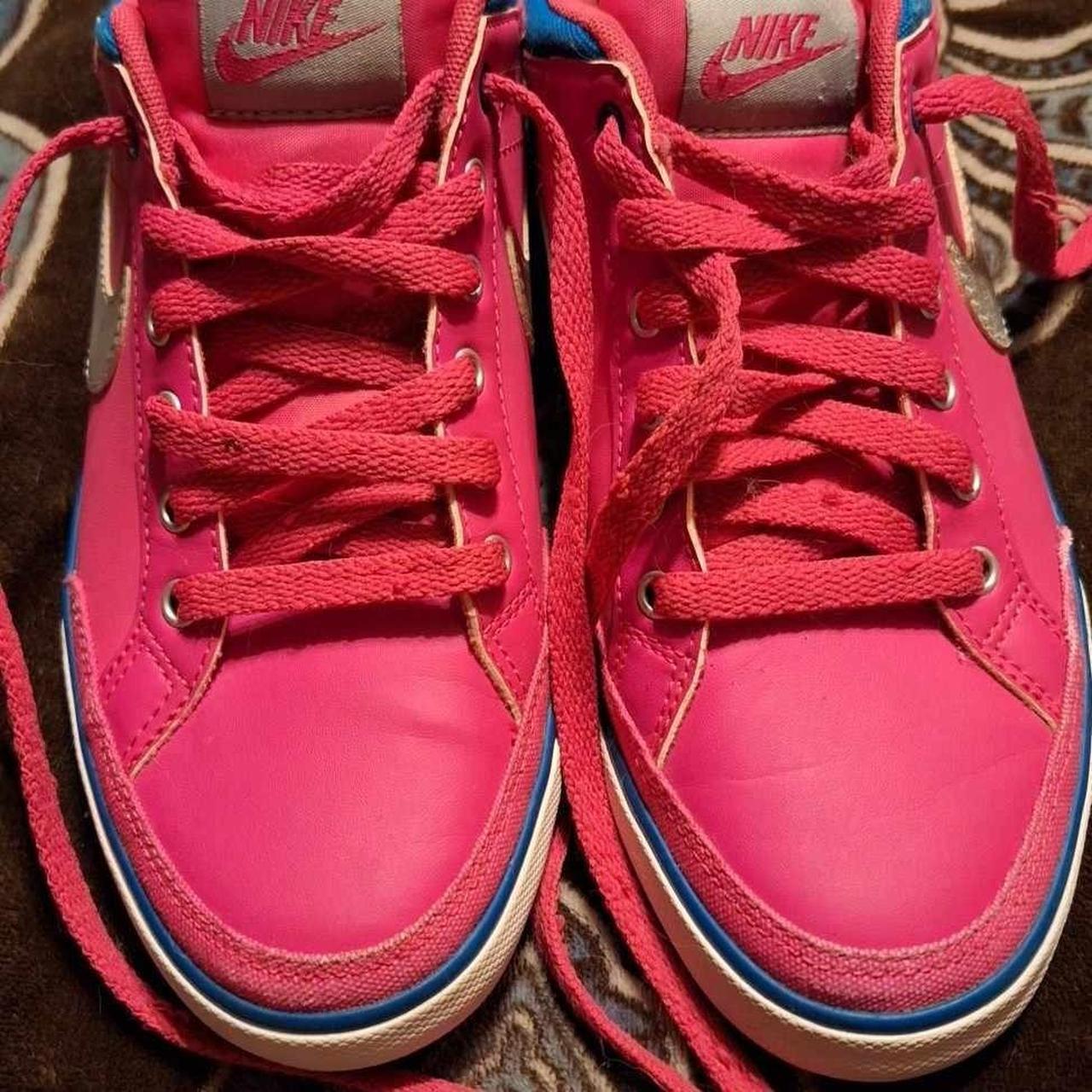 ladies pink nike running trainers