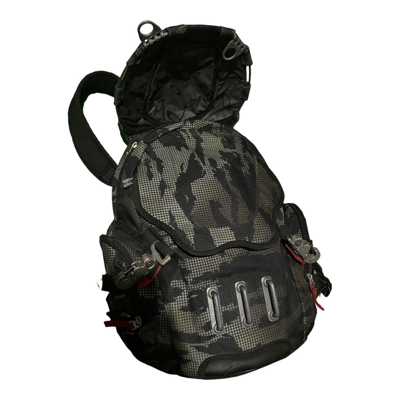 バッグ vintage 00s kitchenSink backpack Vintage Oakley Kitchen Sink Backpack (rare) Size: | Depop