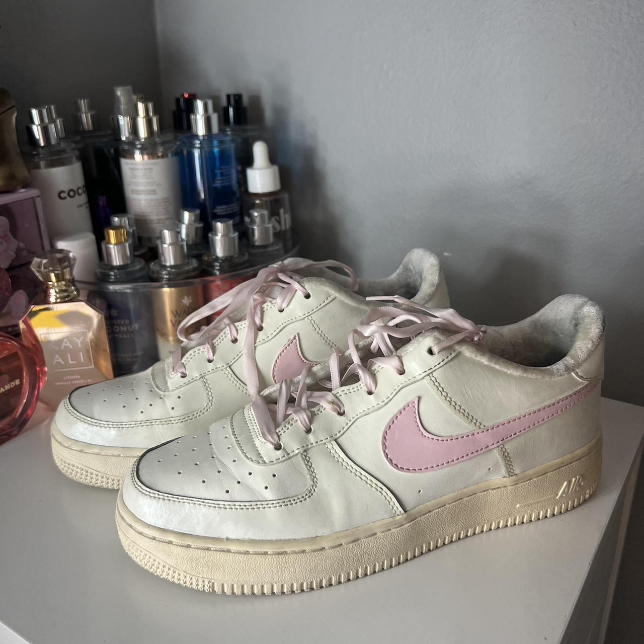 Baby pink deals trainers nike