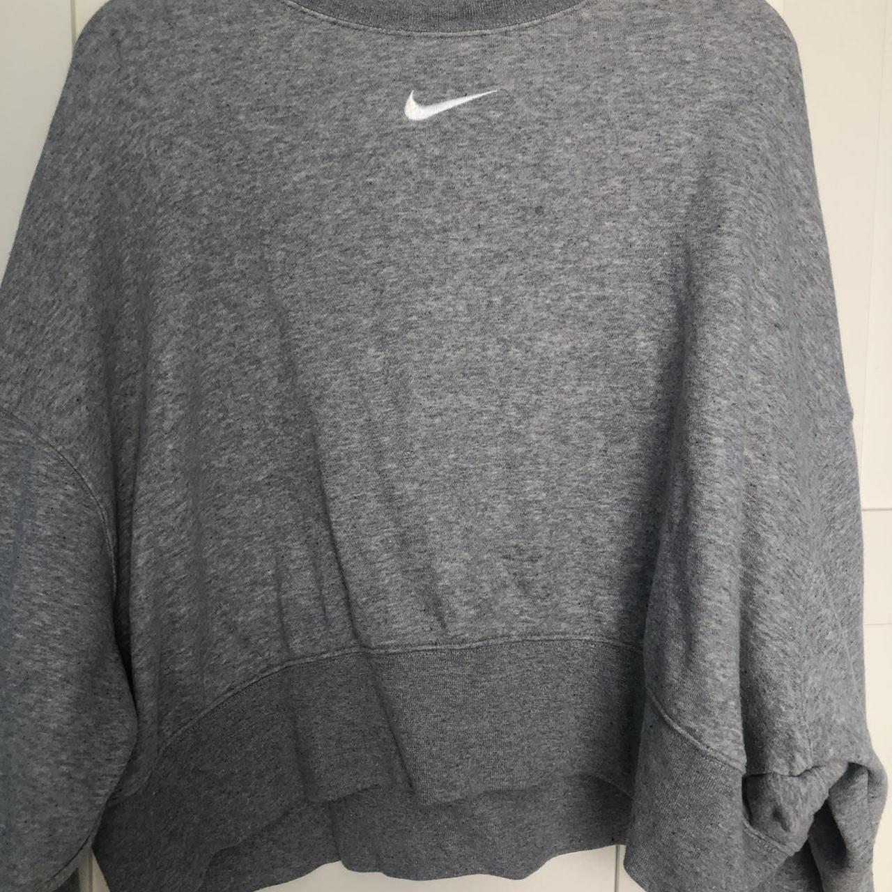 cropped white nike sweatshirt