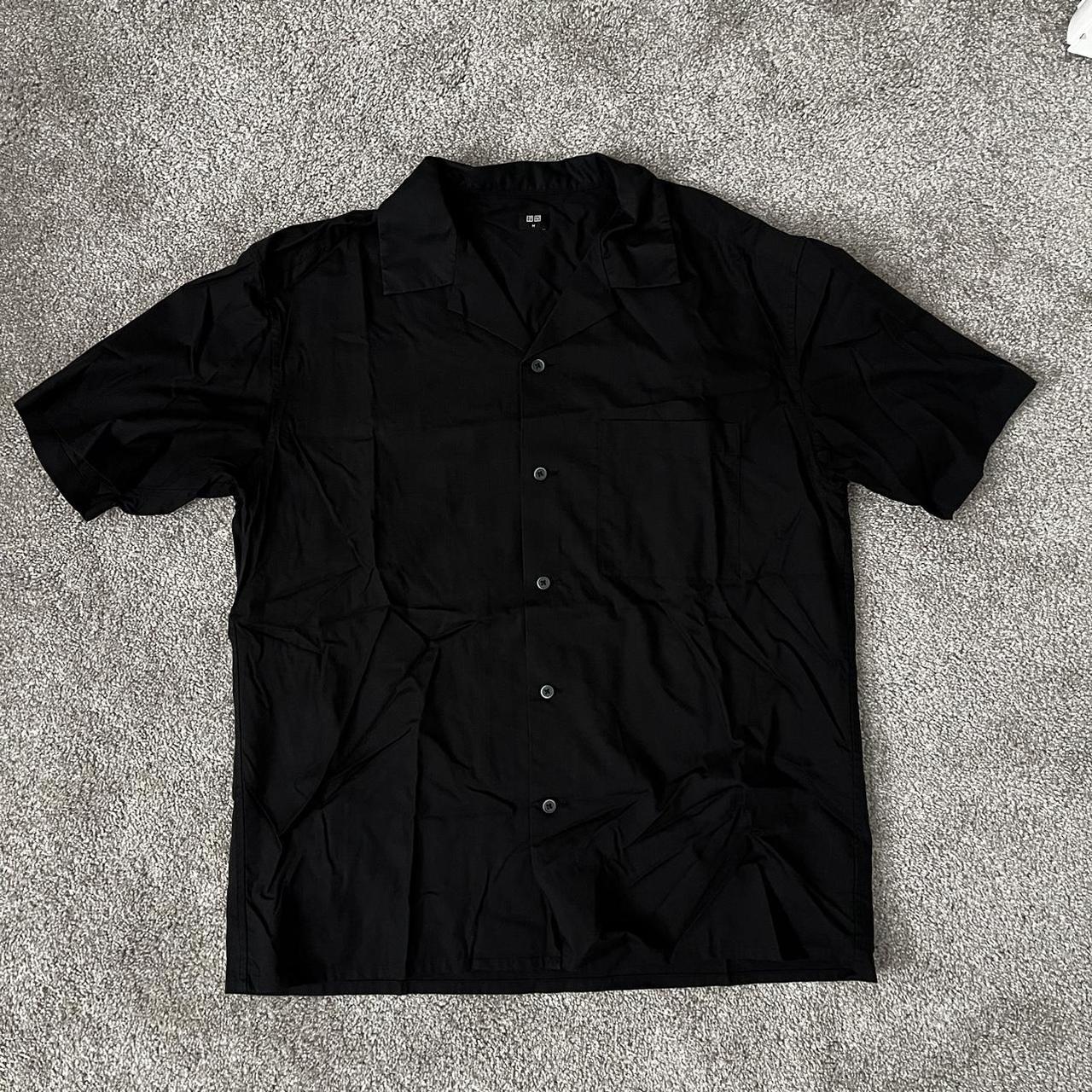 UNIQLO black short sleeve button up shirt | size M |... - Depop