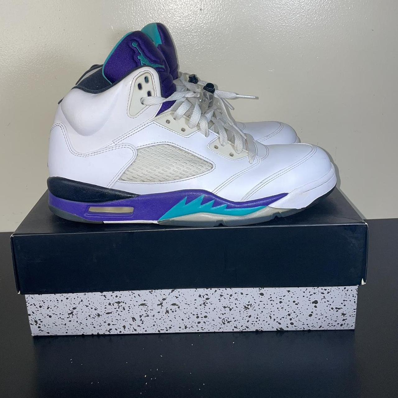 2013 Grape 5s. In great condition Video shows all. Depop