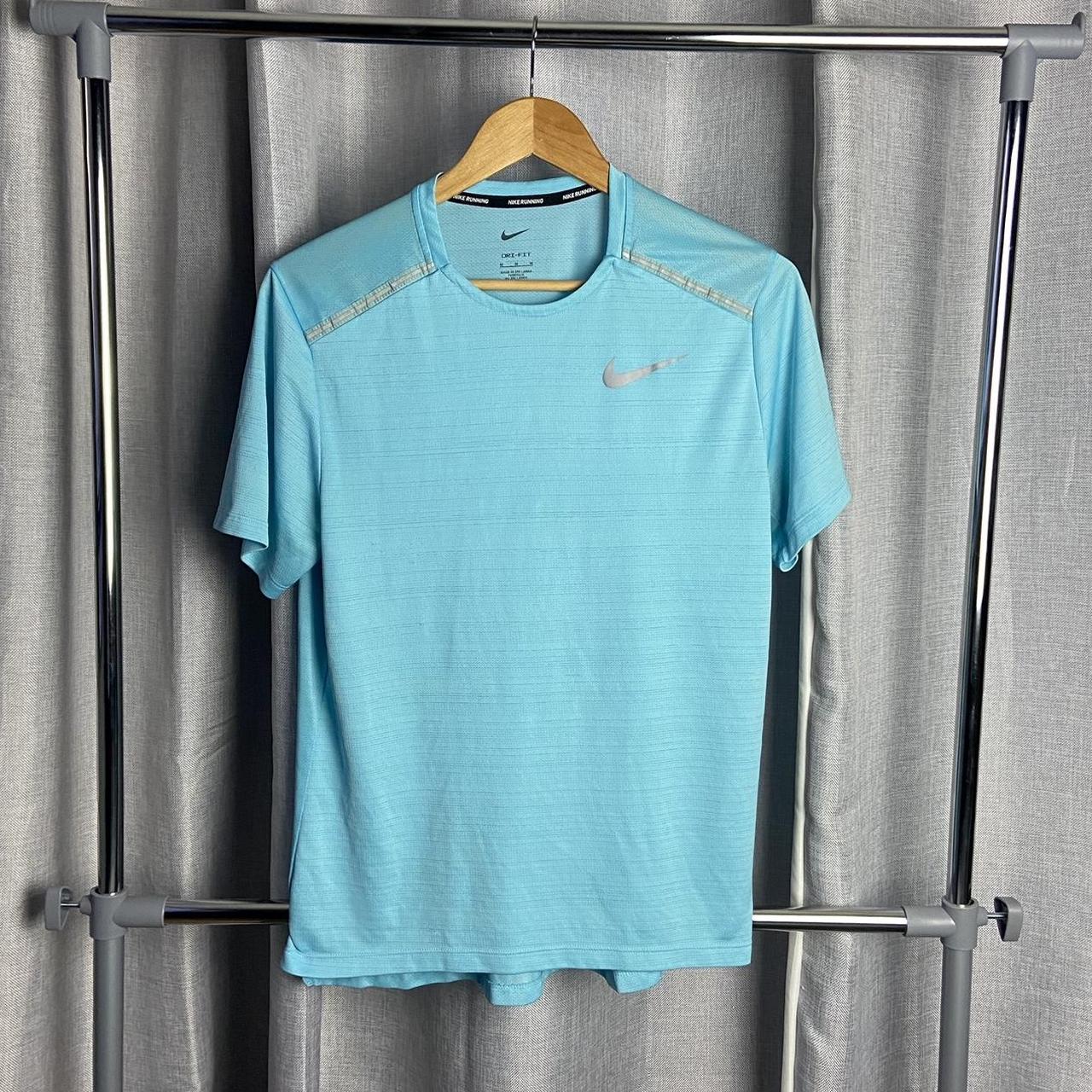 Light aqua nike on sale shirt