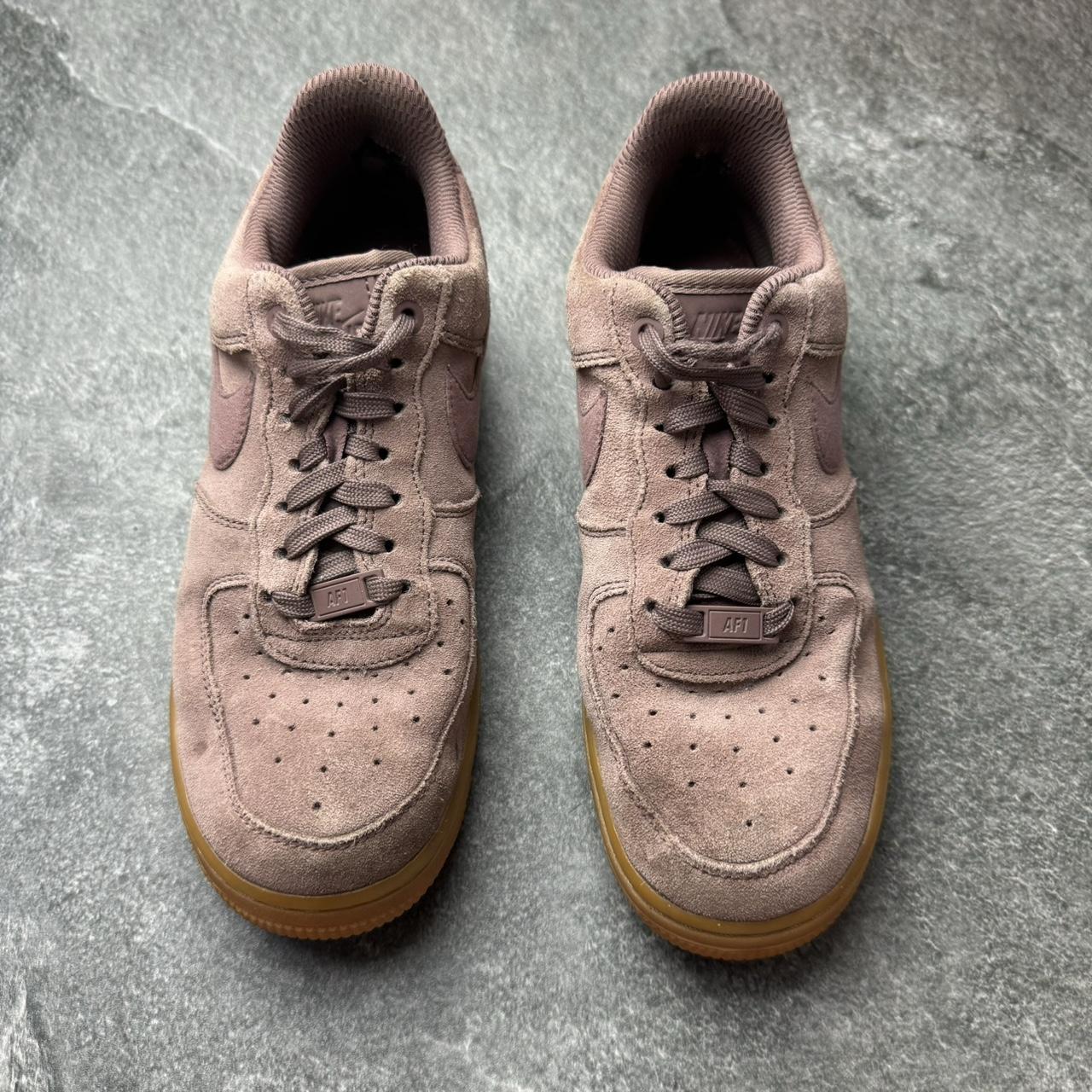 Nike air force 1 mauve gum sole best sale