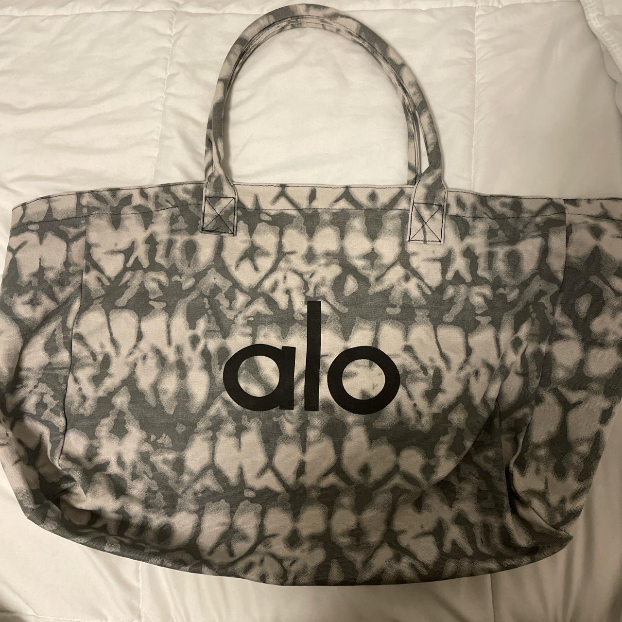 New without tags Alo Yoga tie dye gym or travel bag - Depop