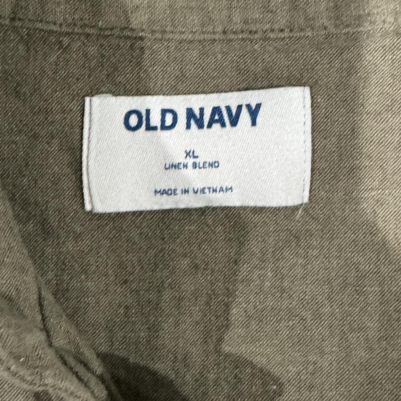 Men’s old navy olive linen shirt, model is 5’8! Size... - Depop