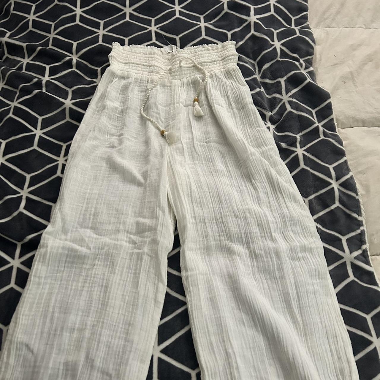 Abercrombie & Fitch Women's White Trousers | Depop