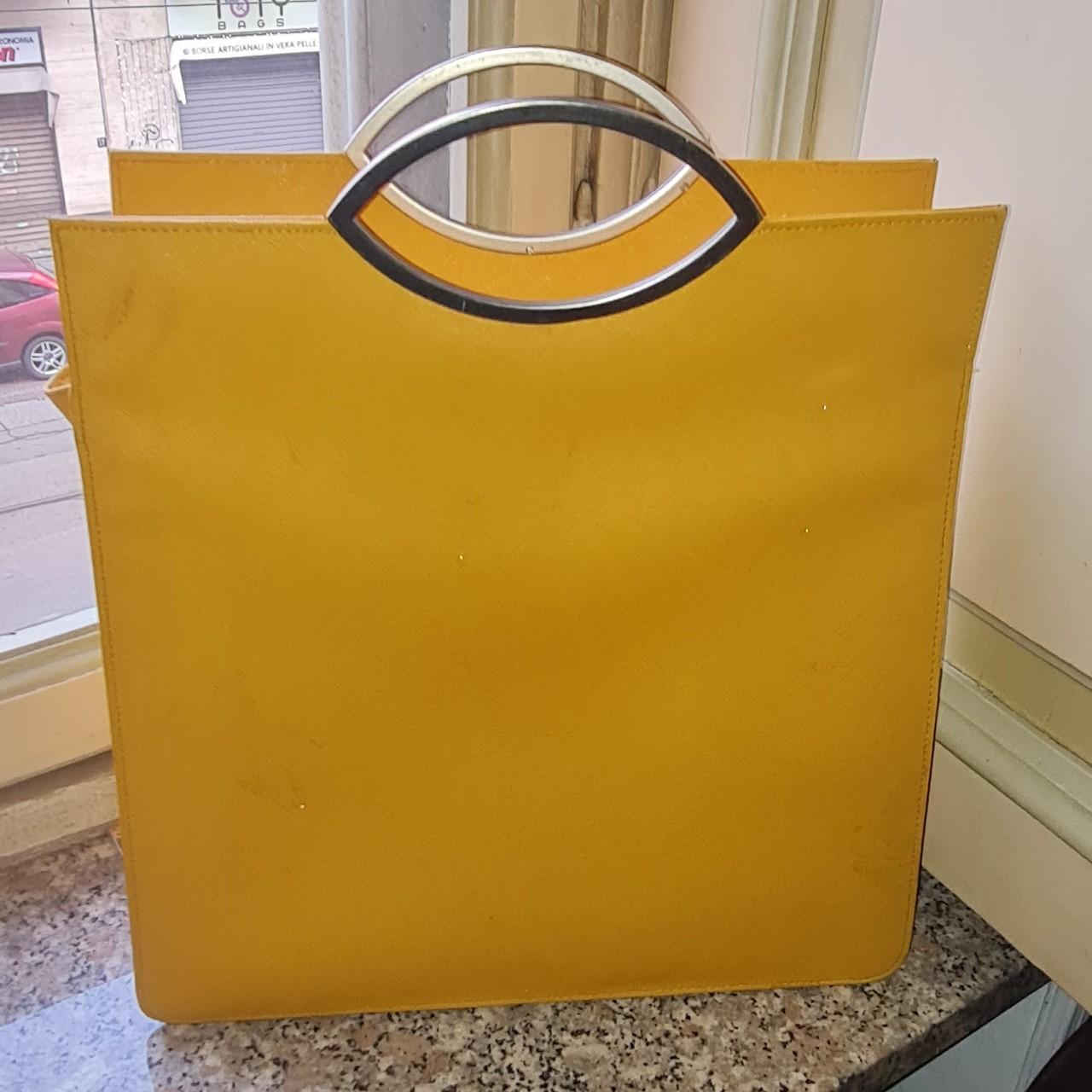 Borsa in pelle Rigida con manici in acciaio Depop