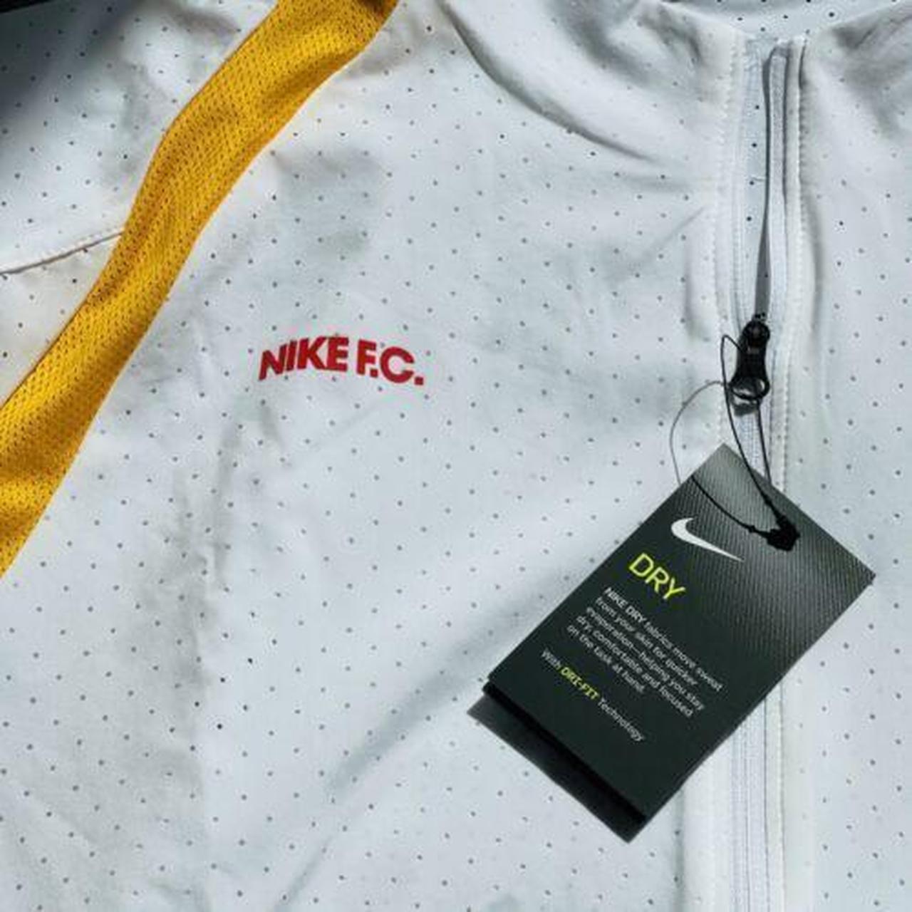 Nike Women's White Jacket (4)