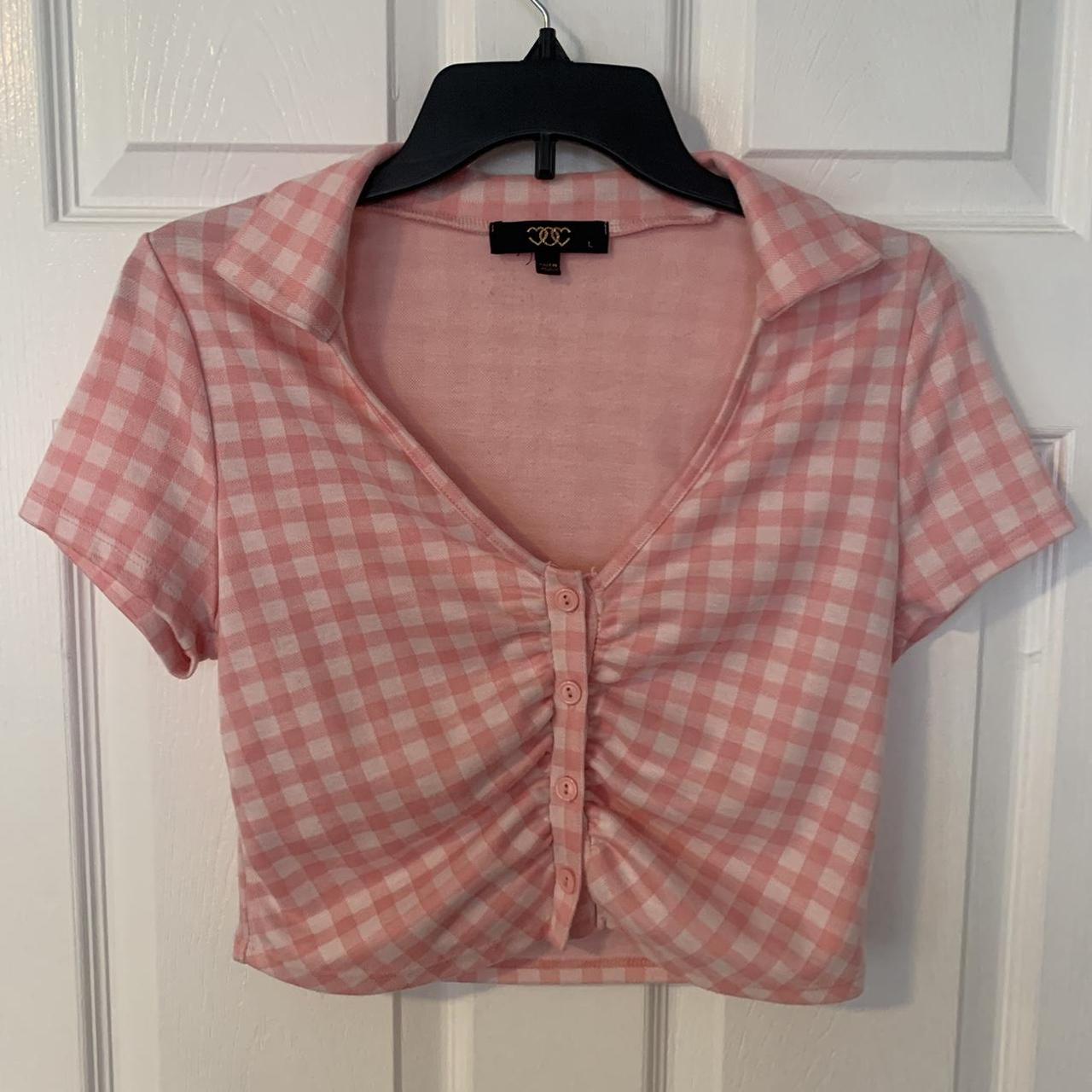 Pink gingham buttonup shirt w collar . Buttons rlly... Depop
