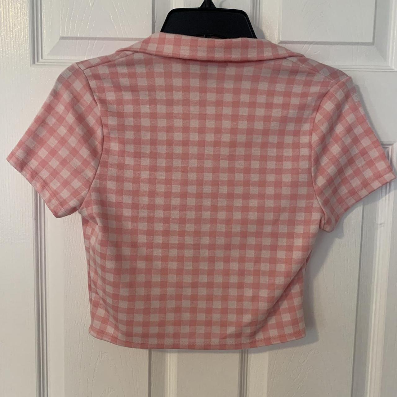 Pink gingham buttonup shirt w collar . Buttons rlly... Depop
