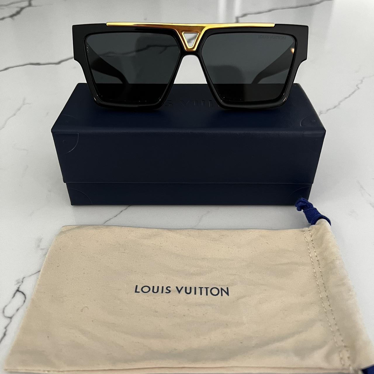 Gold-color Louis Vuitton Z1045E GREASE - Depop