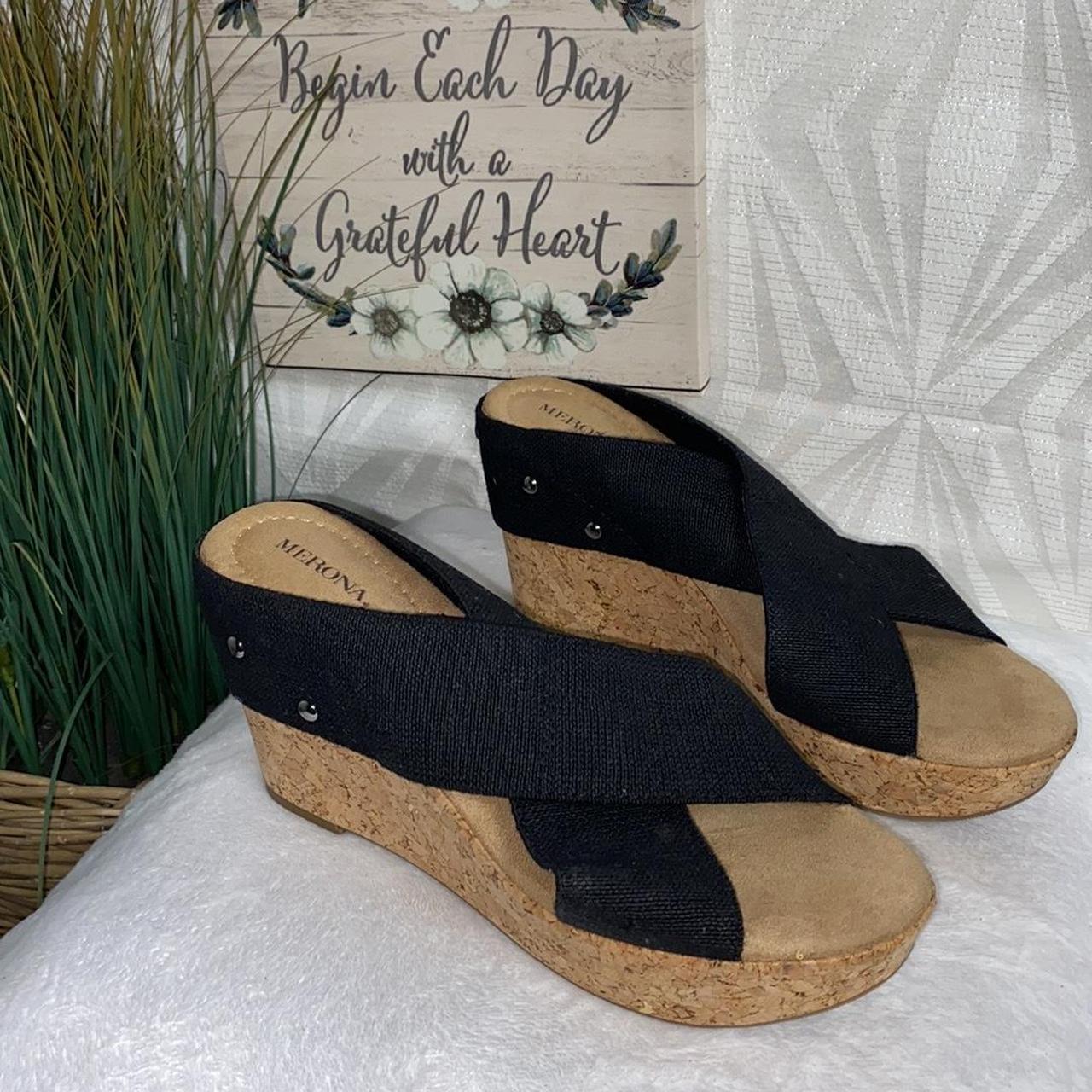 Merona deals black wedges