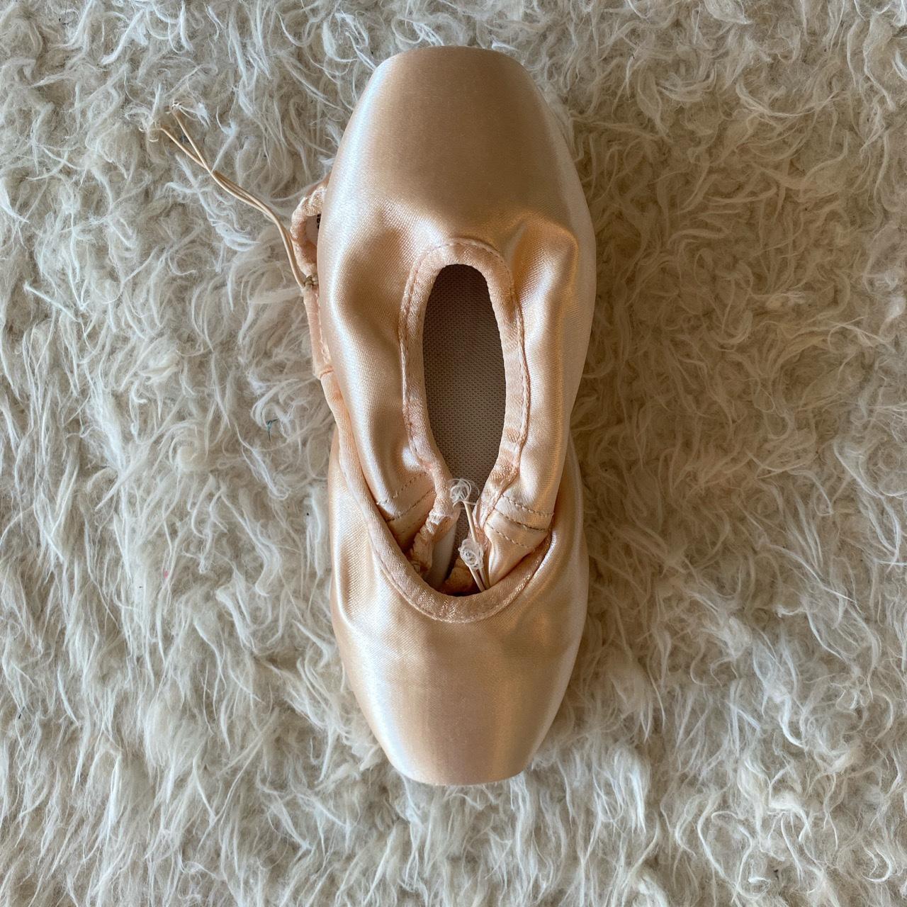 gaynor minden pointe shoes MADE IN USA!! no ribbons... - Depop