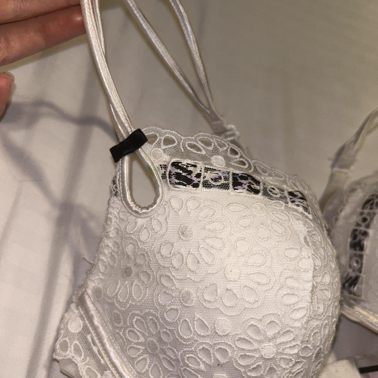 vintage victoria's secret white floral bra size - Depop