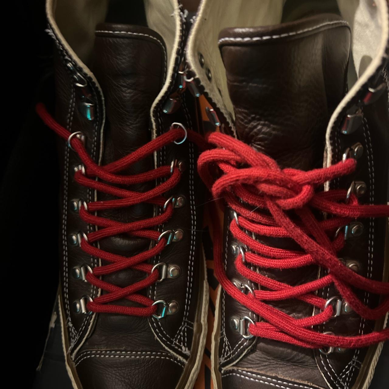 Black converse red laces best sale