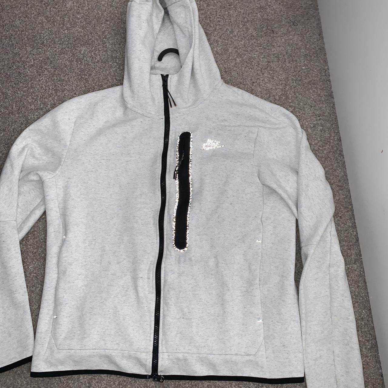 nike tech fleece grey small