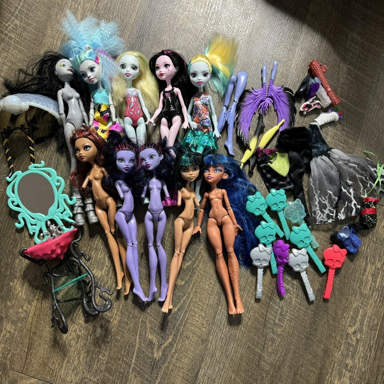 Order monster high dolls bundle !