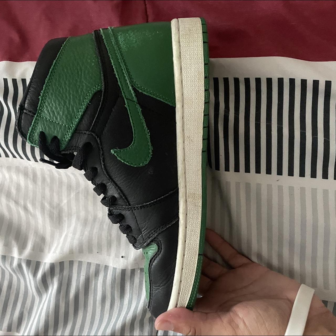 pine green 1s white