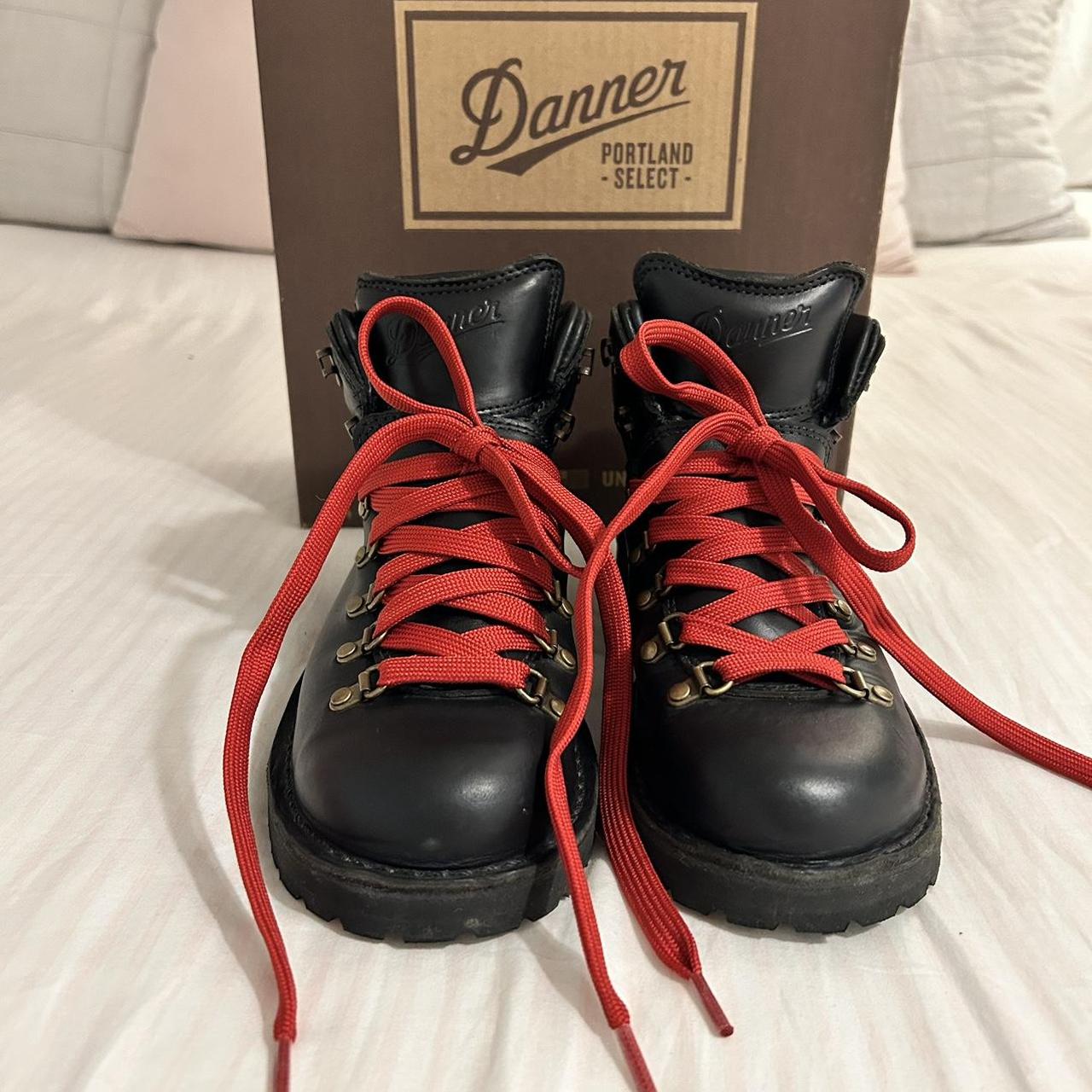 danner mountain pass hiking boots