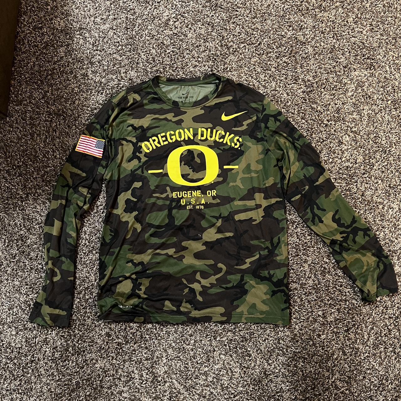 Men's Nike Camo Oregon Ducks Military Long Sleeve T-Shirt Size: Medium
