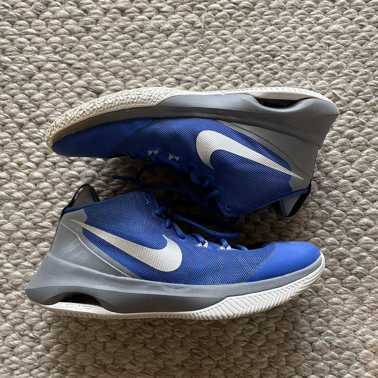 womens nike white basketball shoes