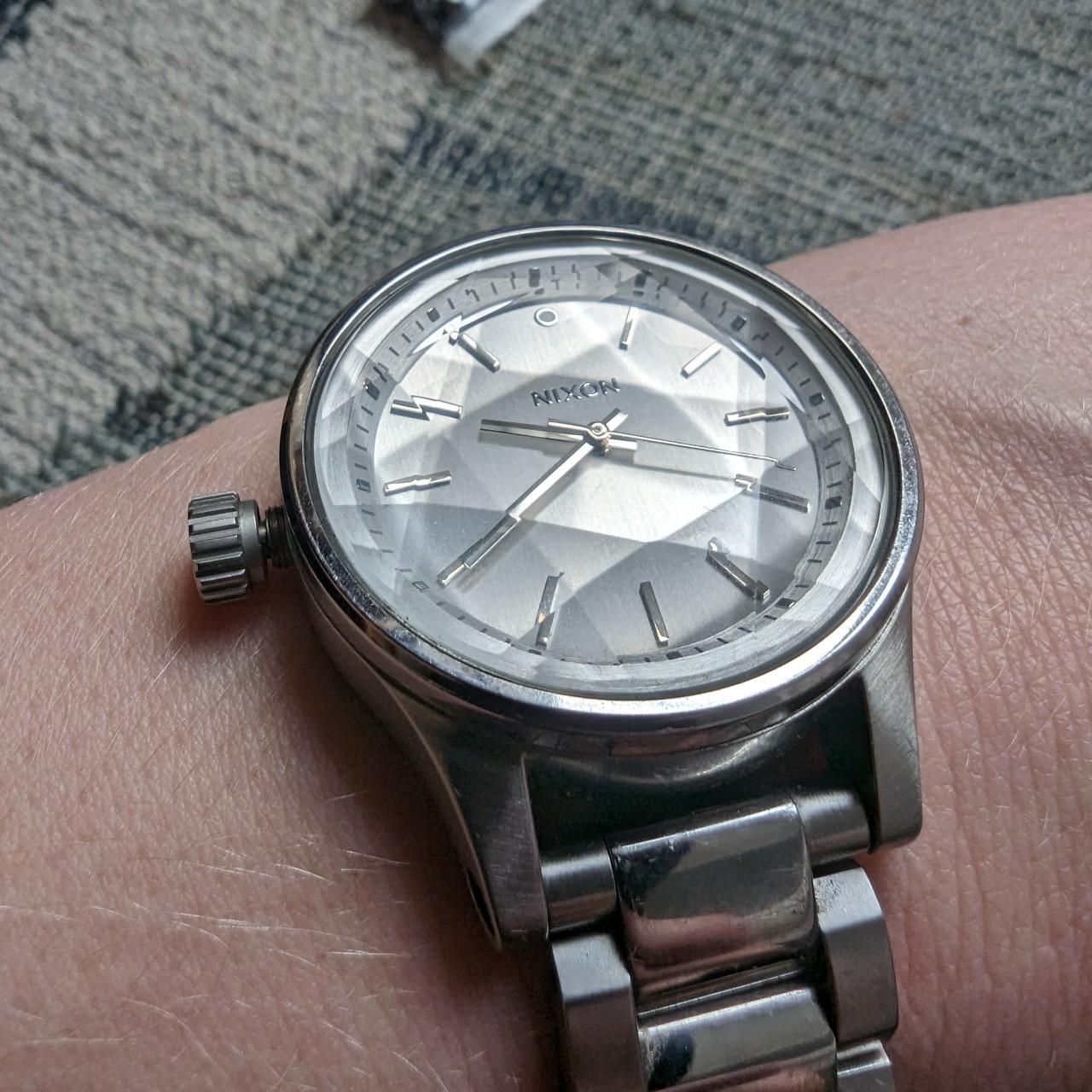 時計 NIXON FACET 38 ALL SILVER Nixon Facet 38 Silver Watch, 38mm, Water Resistant, A409