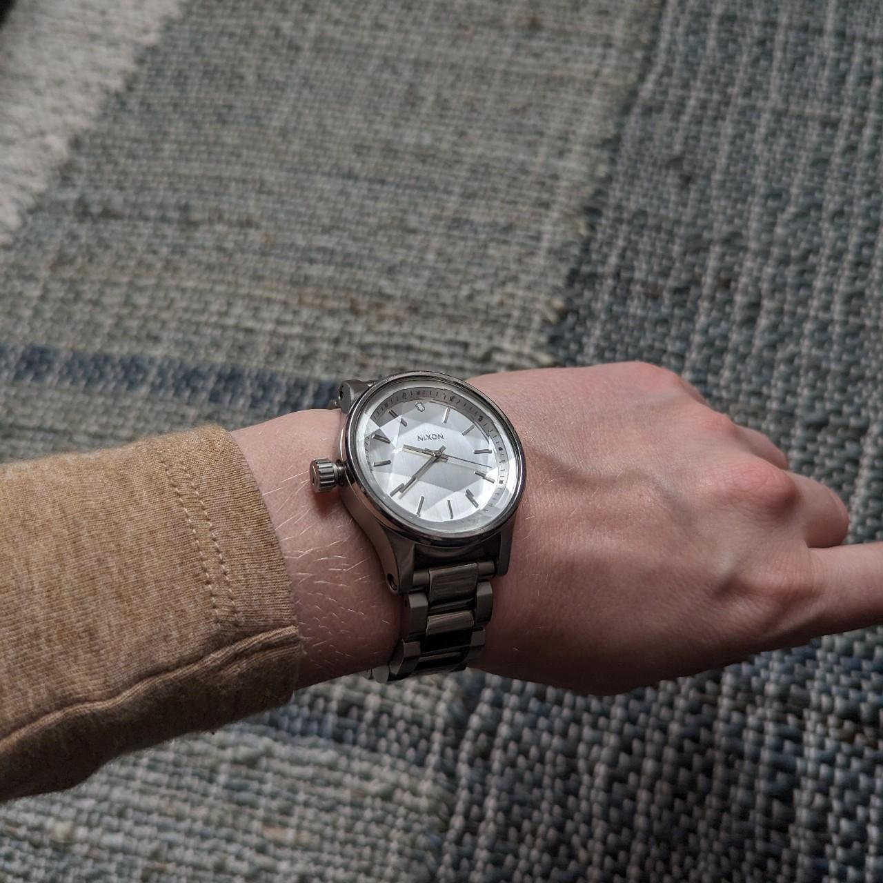時計 NIXON FACET 38 ALL SILVER Nixon Facet 38 Silver Watch, 38mm, Water Resistant, A409