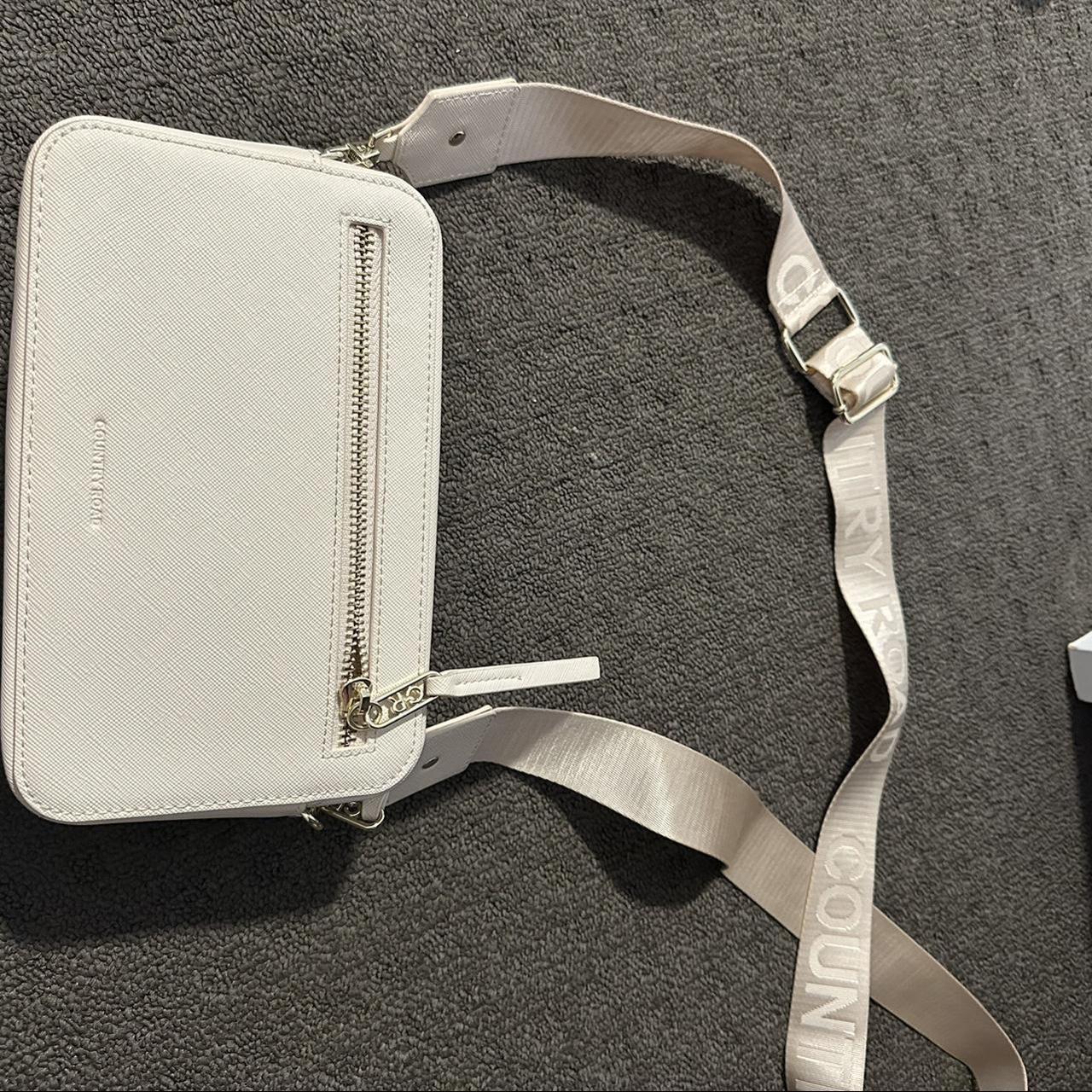 Country road cross body bag Like new 45 ONO... Depop