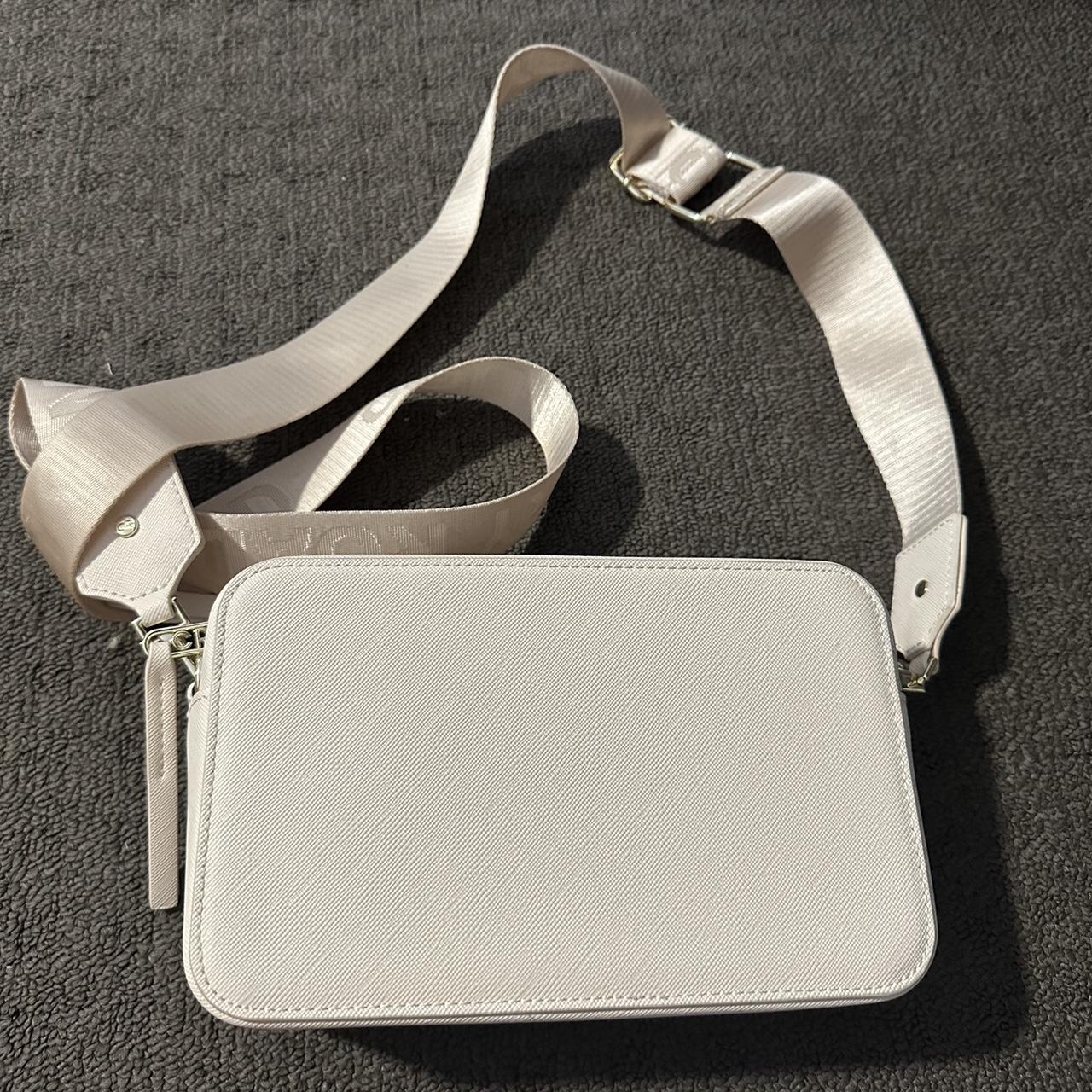 Country road cross body bag Like new 45 ONO... Depop