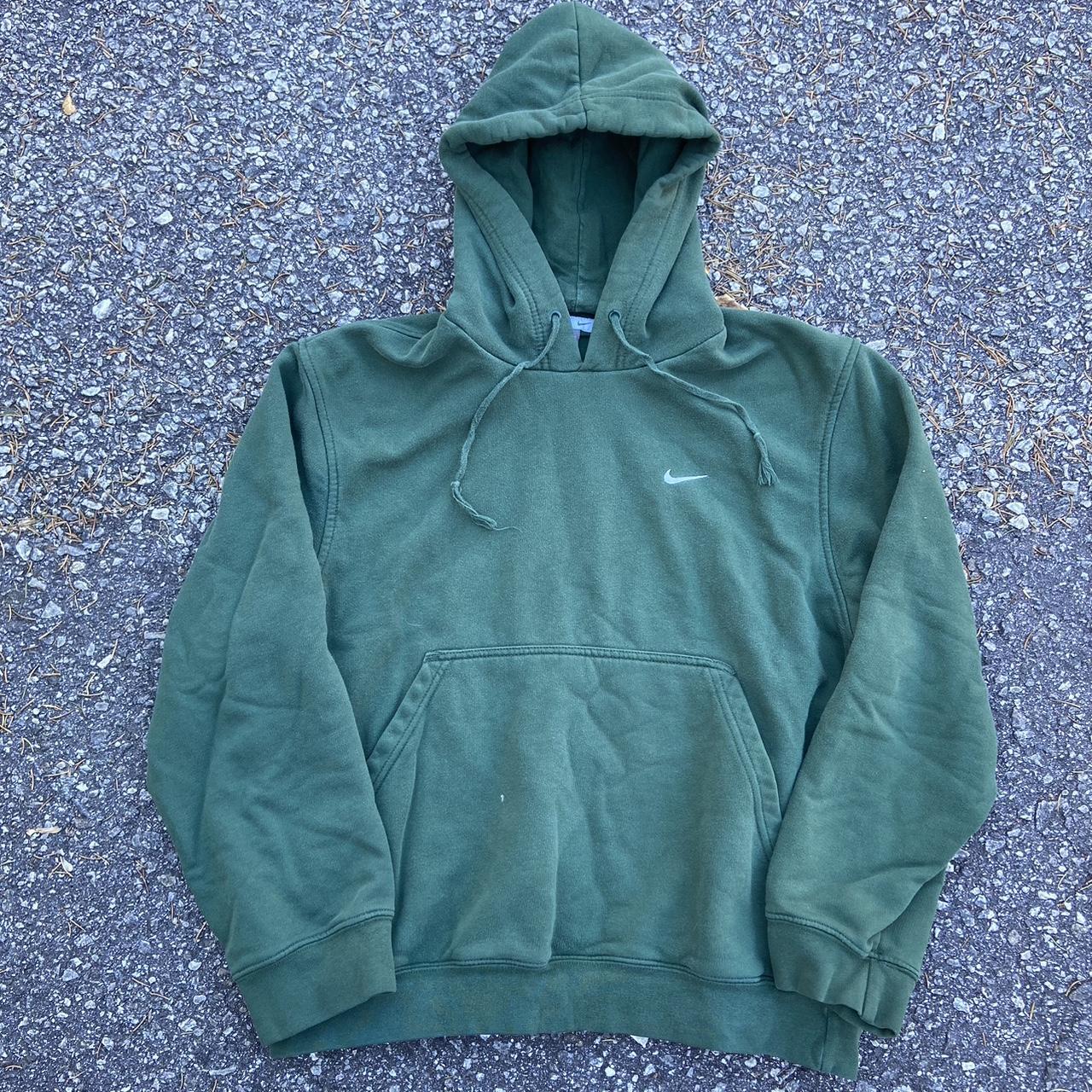 Vintage Y2k Nike hoodie! 🌲 Super clean condition! 🧼... - Depop