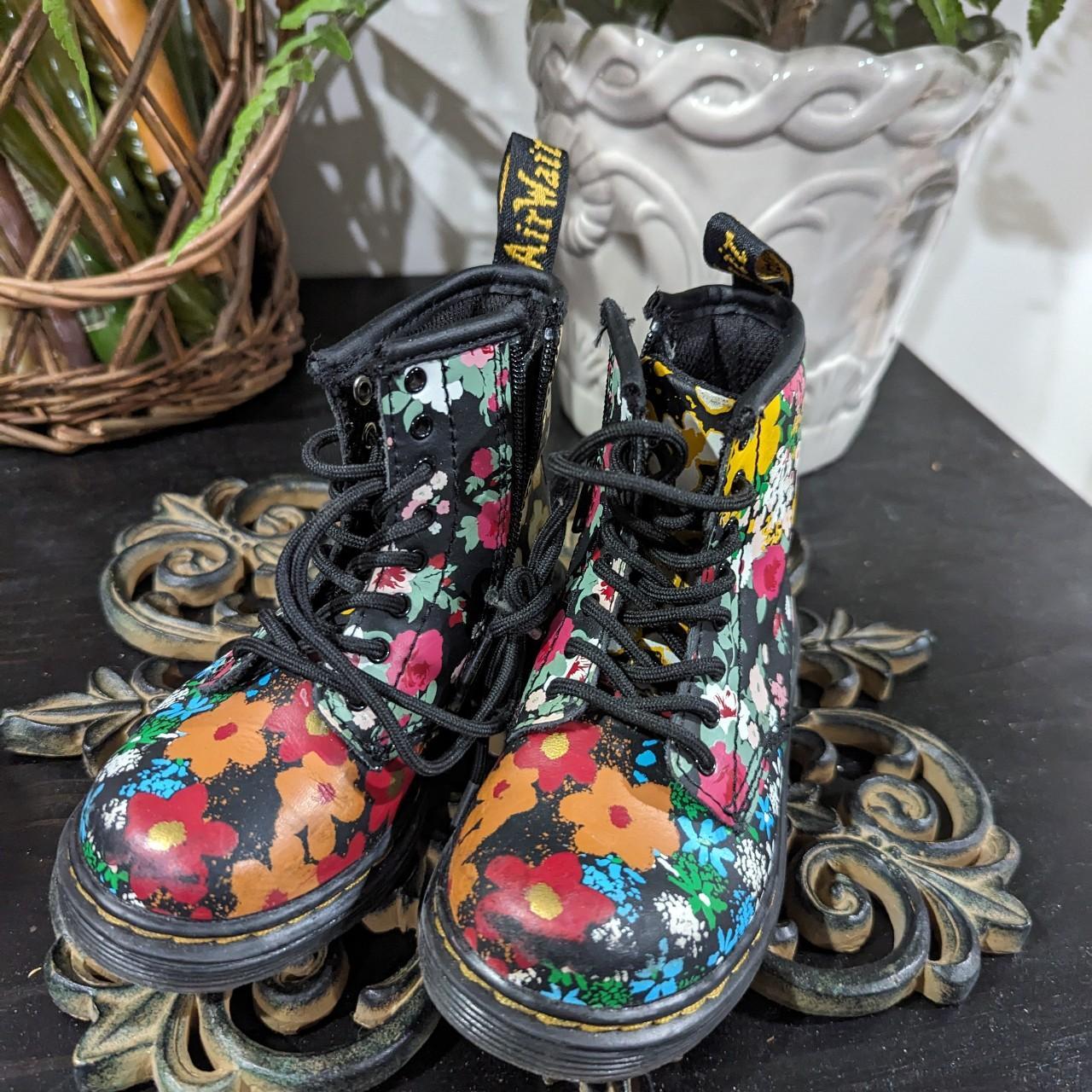 Doc martens outlet toddler size 8