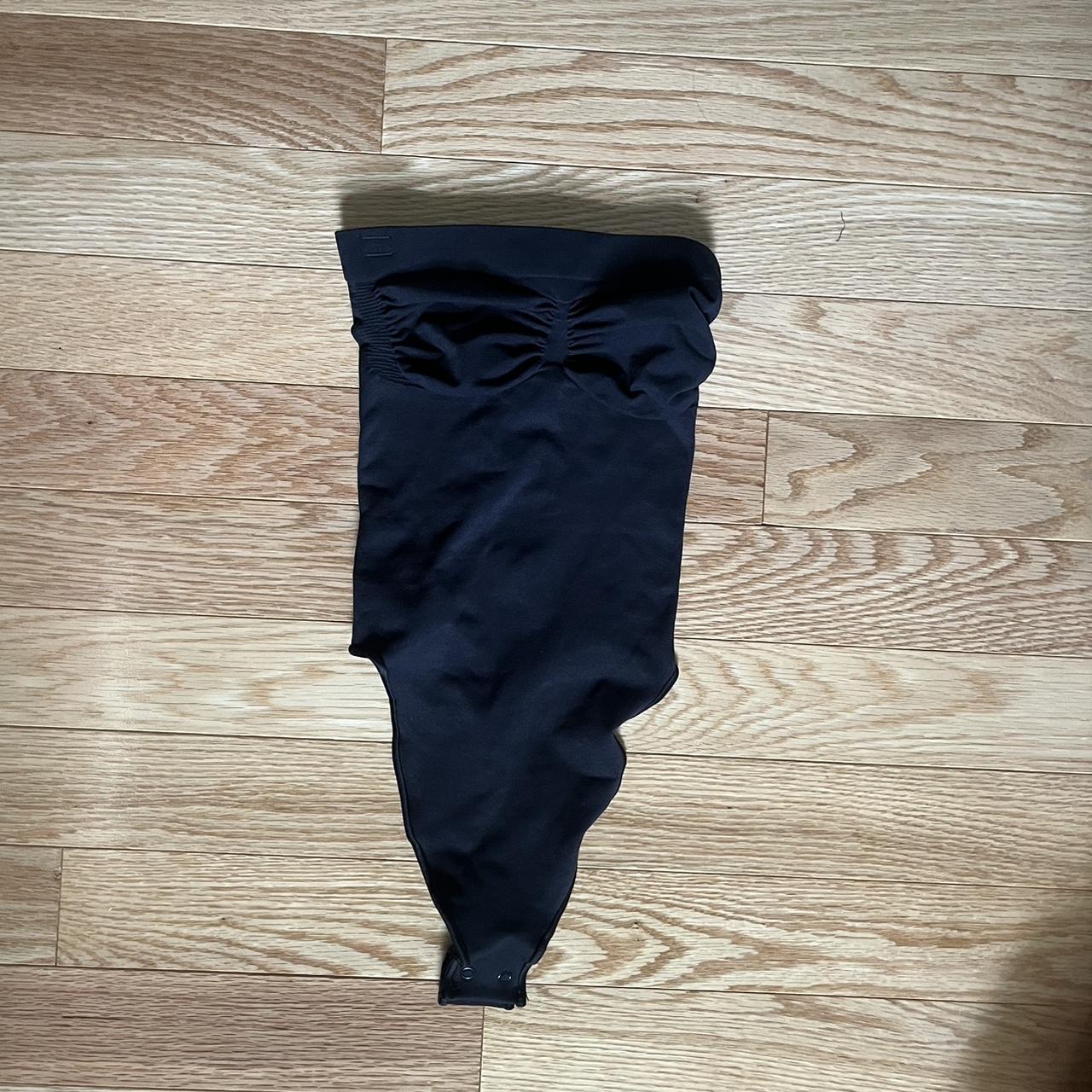 skims-seamless-sculpt-strapless-thong-bodysuit-size-depop