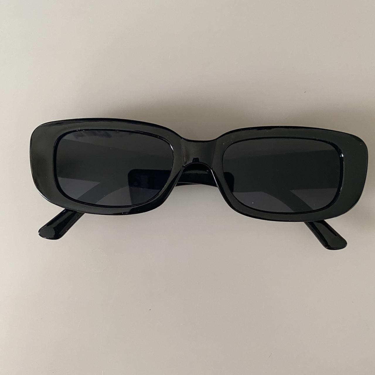 black sunglasses!🗝️🤍 selling because I don’t see... - Depop