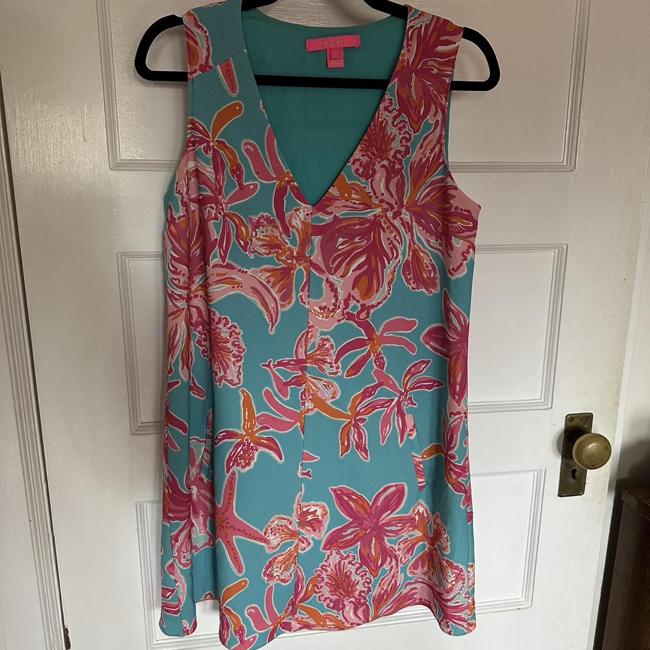 Lilly Pulitzer turquoise and pink starfish v neck... - Depop